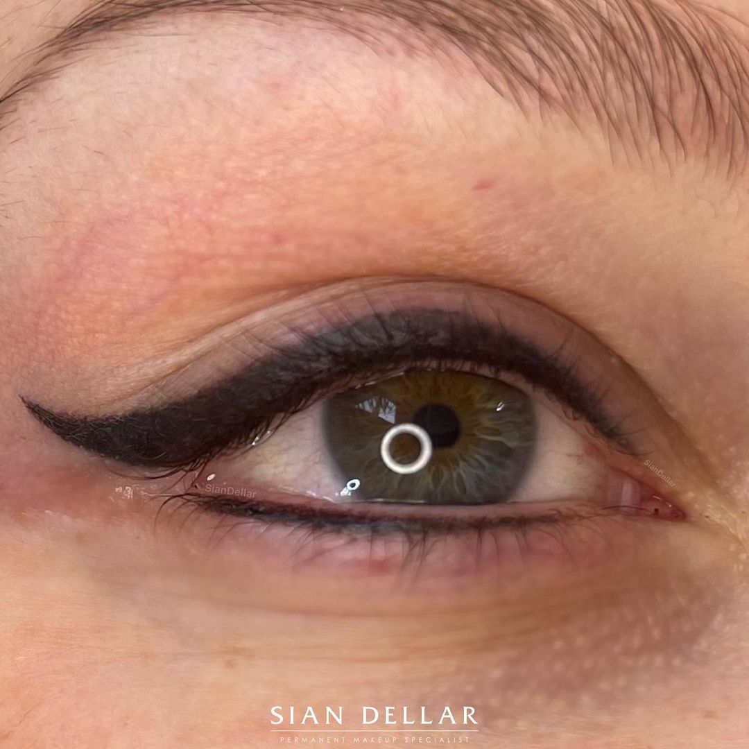 Latino eyeliner definition-apr-6 latino eyeliner